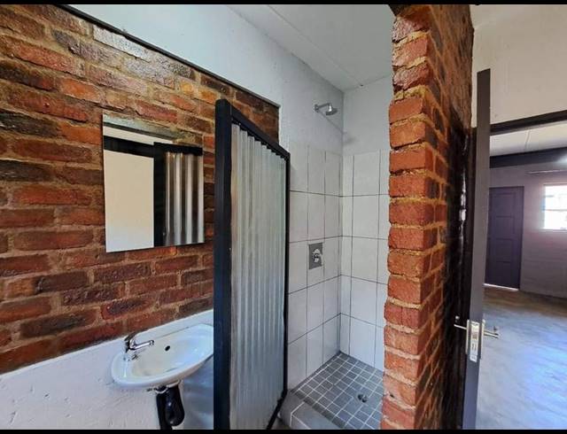 1 BEDROOM PROPERTY TO RENT IN BULT WEST